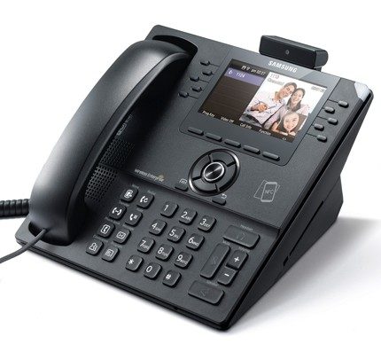 A perfect combination of power and style, the Samsung SMT-i5343 takes IP connectivity to a whole new level. This top-of-the-line and intuitive IP phone seamlessly connects with employees’ mobile devices, enabling businesses to increase productivity and make the most of mobility.